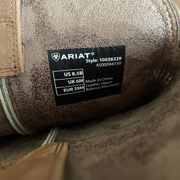 Ariat Cowgirl boots size 8.5 - Picture 2 of 3